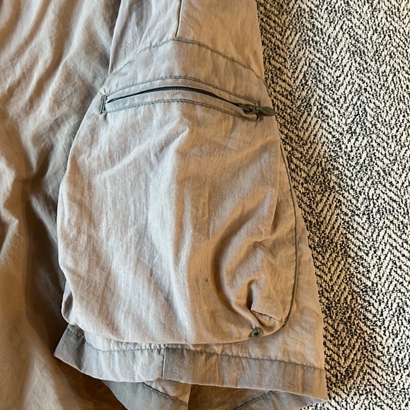 Columbia Tan Shorts - Picture 3 of 7
